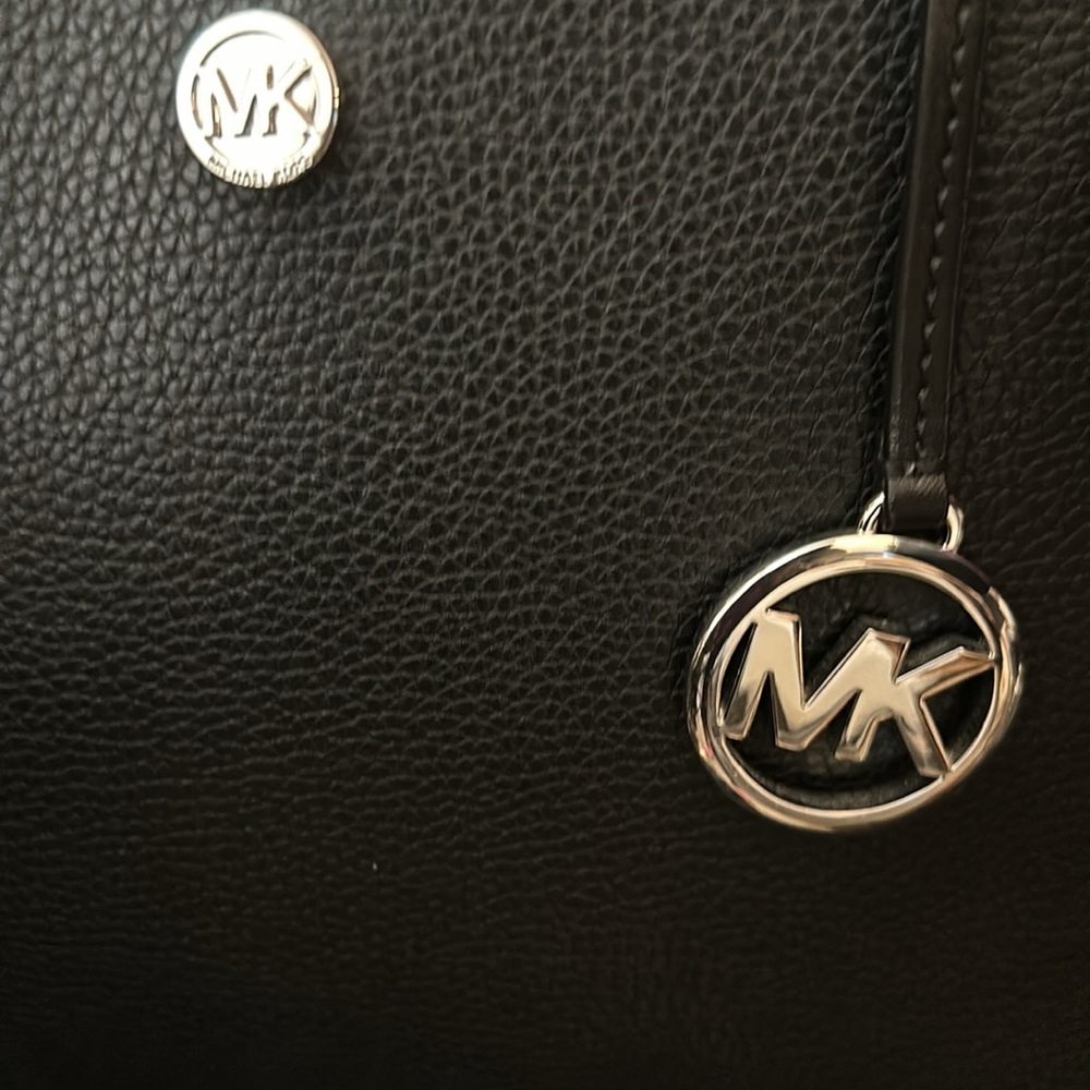 Michael Kors Maisie Large Pebbled Leather Tote Bag - Picture 2 of 11